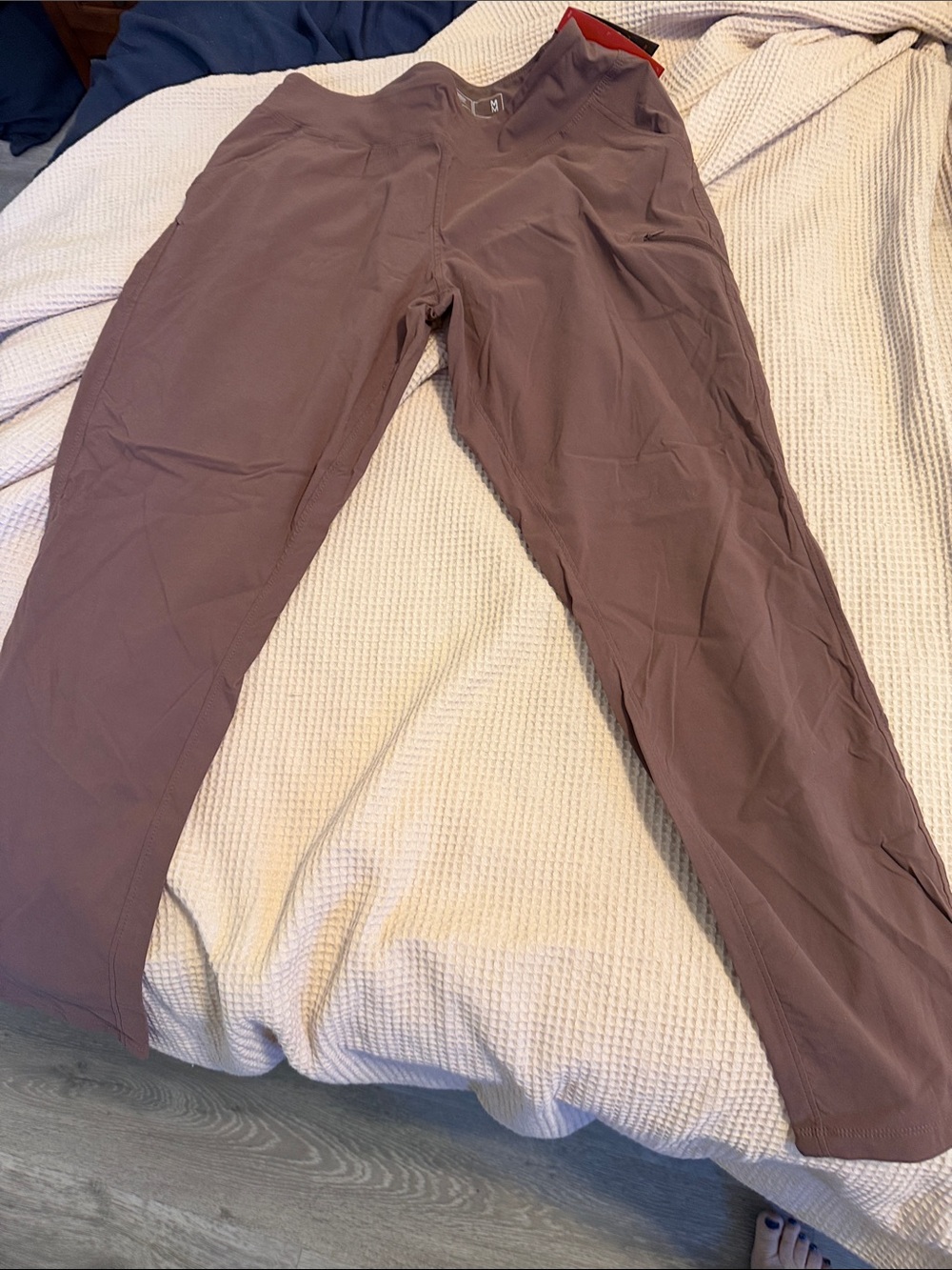 NWT- Mountain Hardwear Dynama/2 Ankle Pants